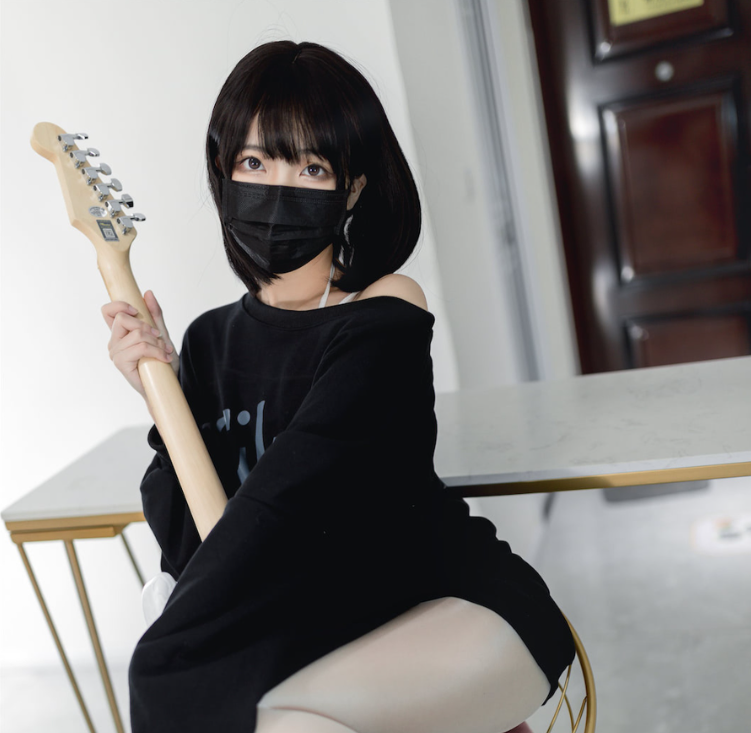 杏仁曲奇：用独特的魅力征服Cosplay界，她是你心中的梦幻女神